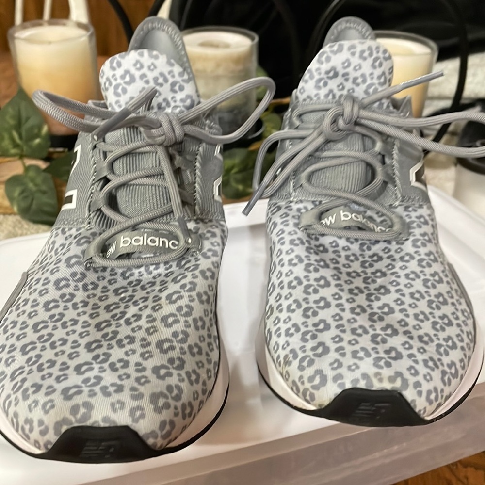 Like new animal print New Balance tennis shoes